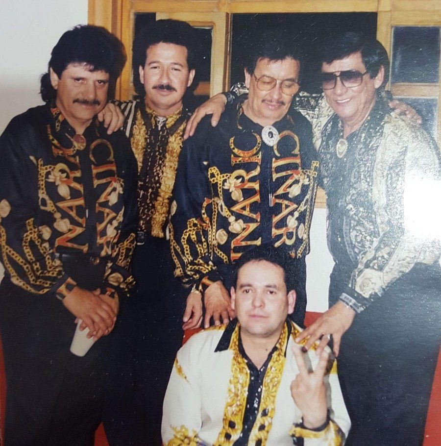 Los Apson members backstage, reunion era
