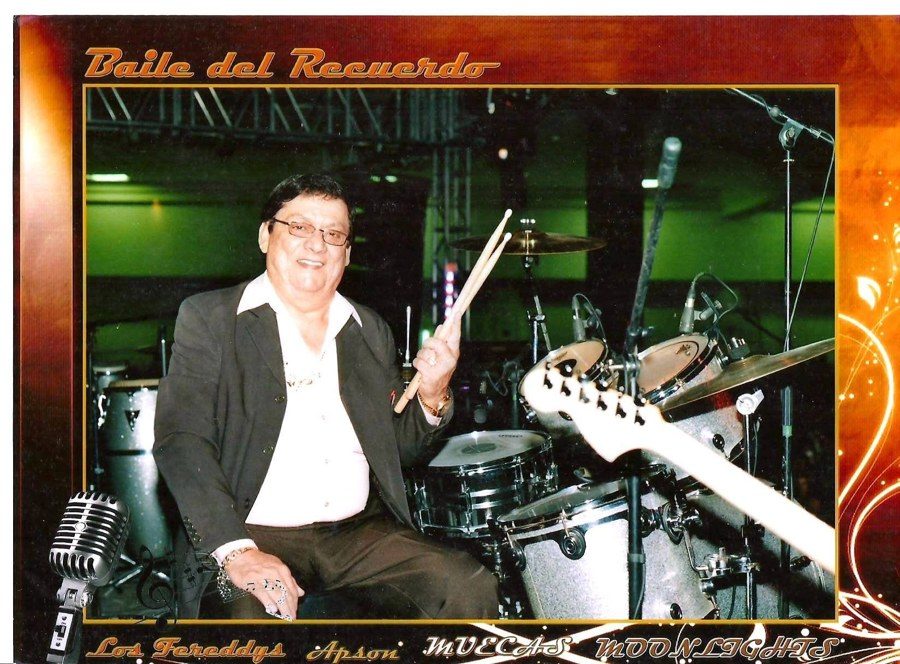 Los Apson drummer performing today